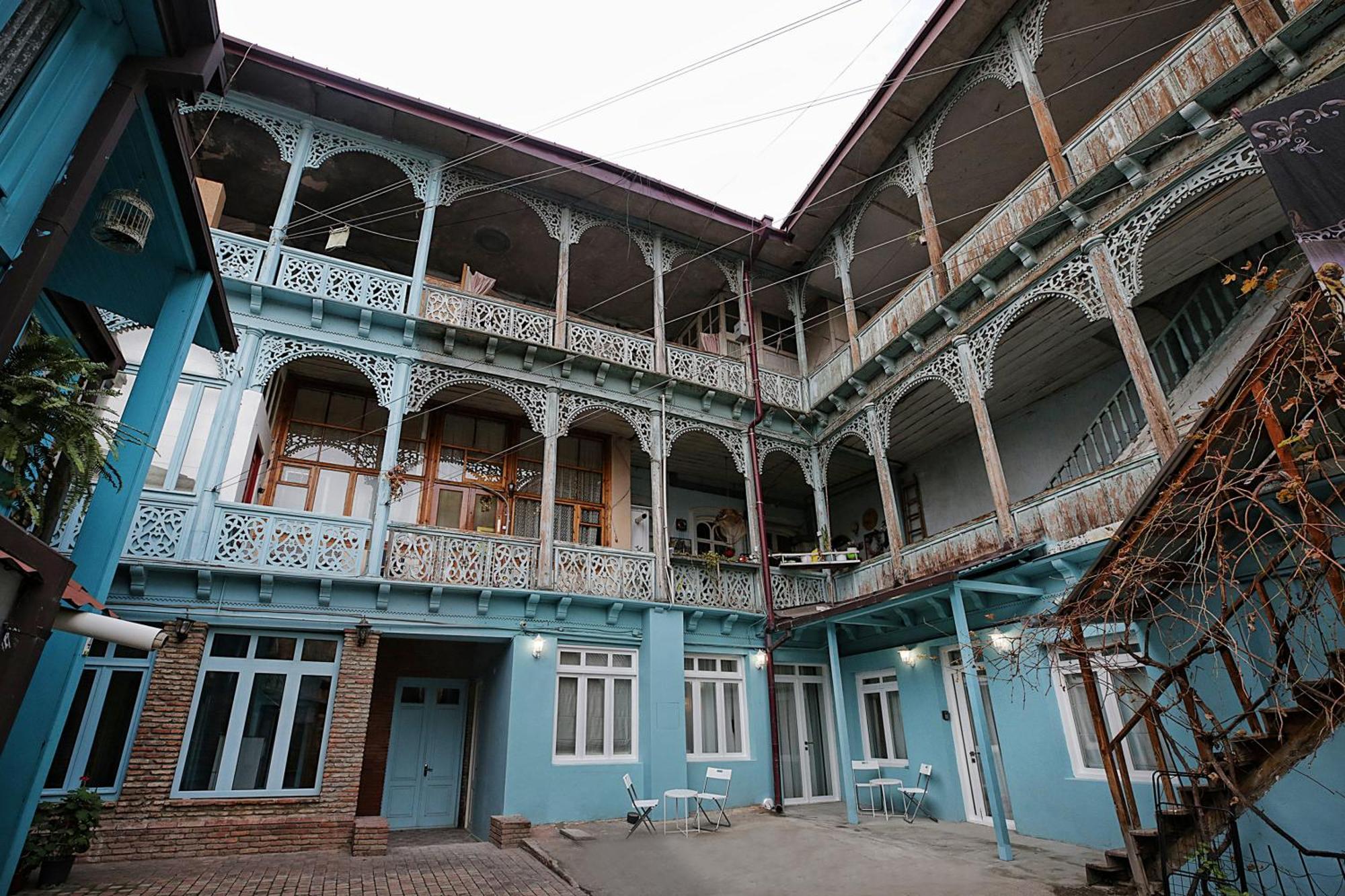 Eva'S Pavaroti Tbilisi Buitenkant foto